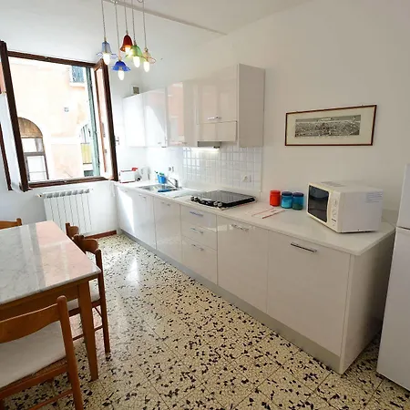 Winona Apartment *