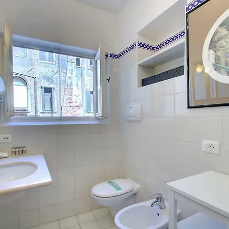 Winona Apartment Venice