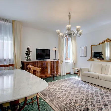 Winona Apartment *